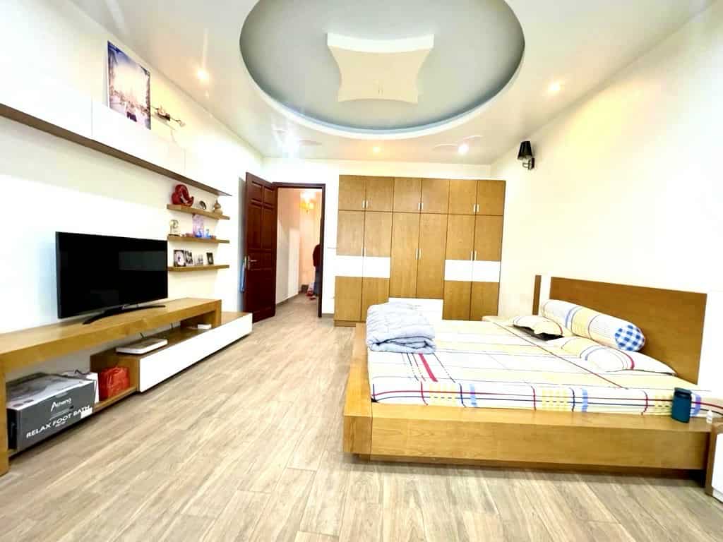 Bán nhà Kim Đồng phân lô ô tô chạy vòng quanh kinh doanh 13.7 tỷ - Ảnh 1